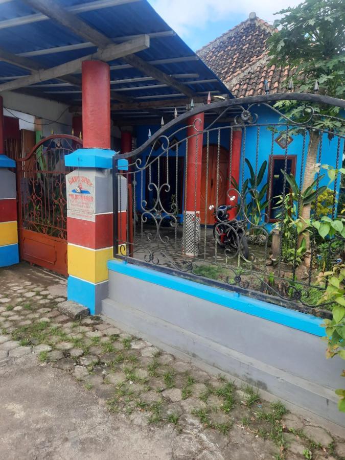 Red Beach Homestay Pasanggaran المظهر الخارجي الصورة