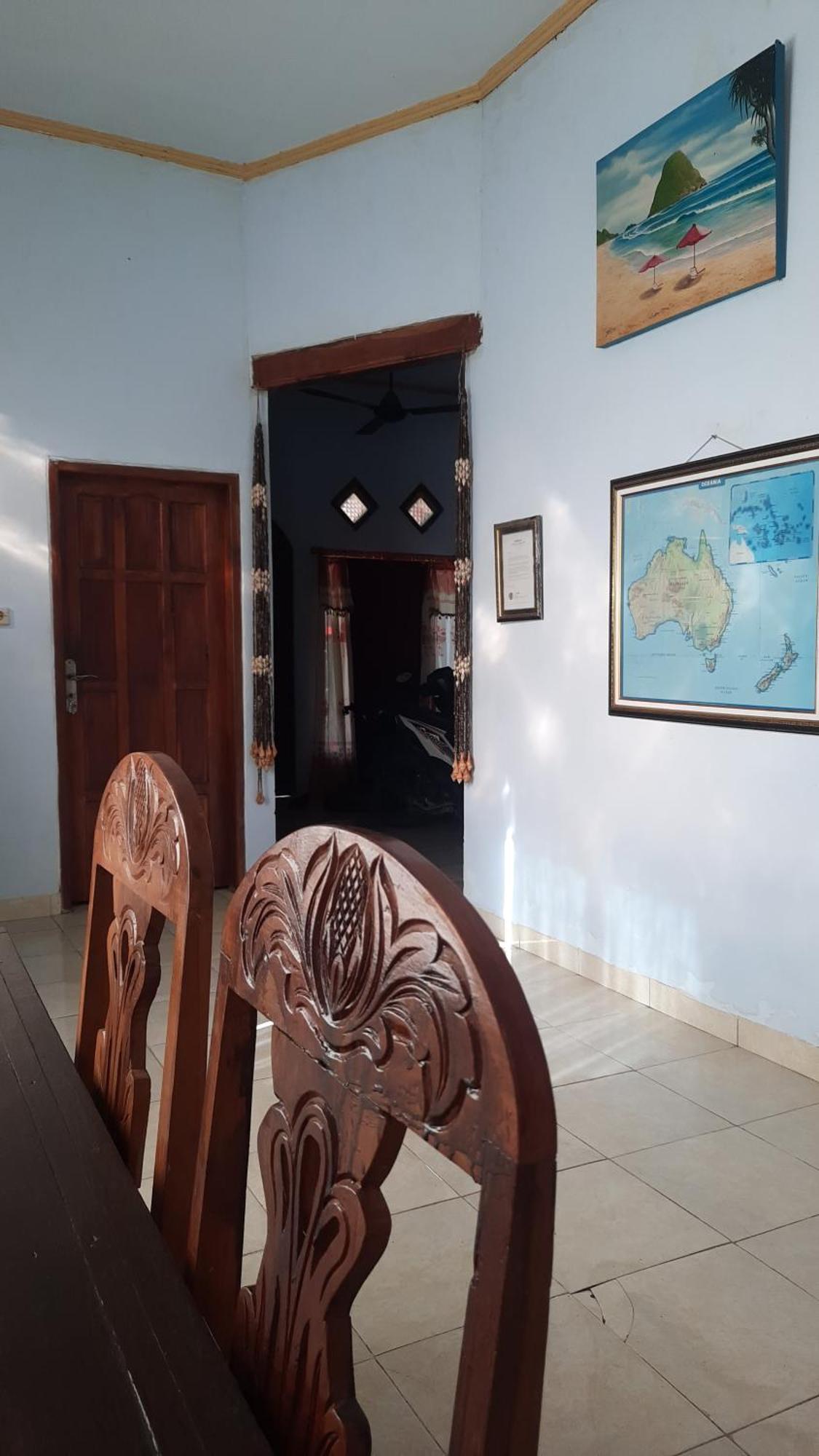 Red Beach Homestay Pasanggaran الغرفة الصورة